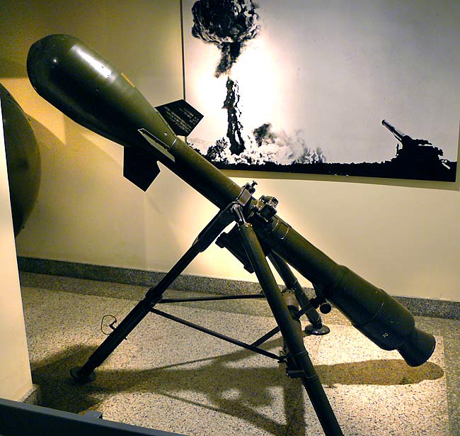 DaveyCrockettM388NuclearWeaponRecoillessLauncher.jpg