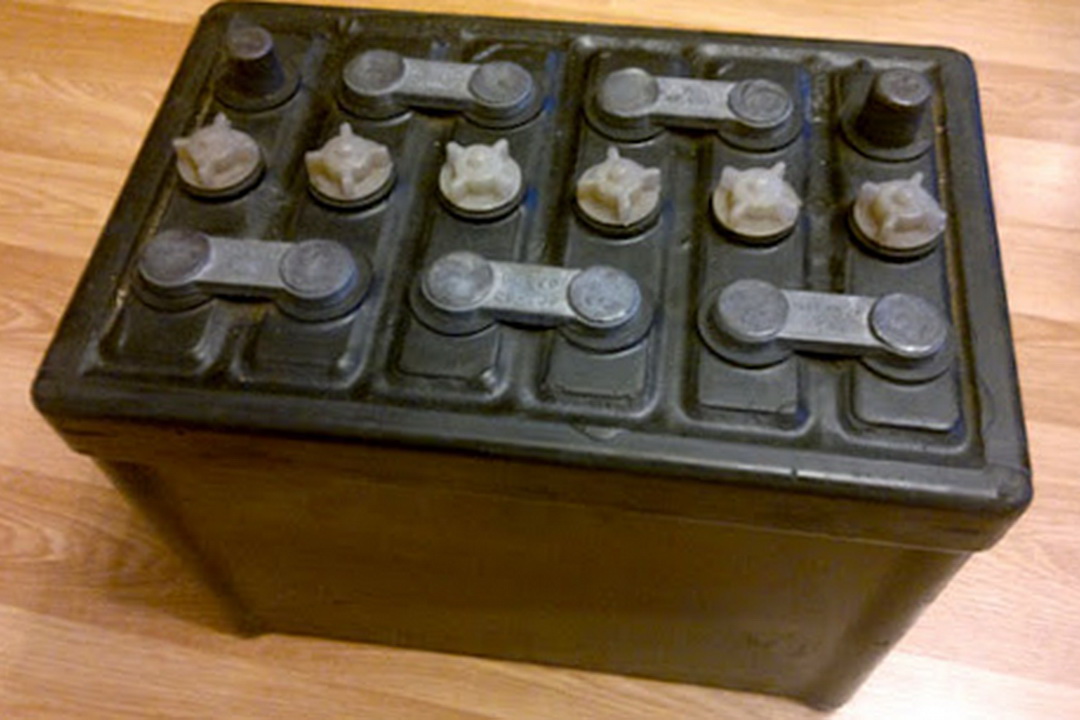 Kak-vibrat-akkumulator-Vintage-USSR.jpg