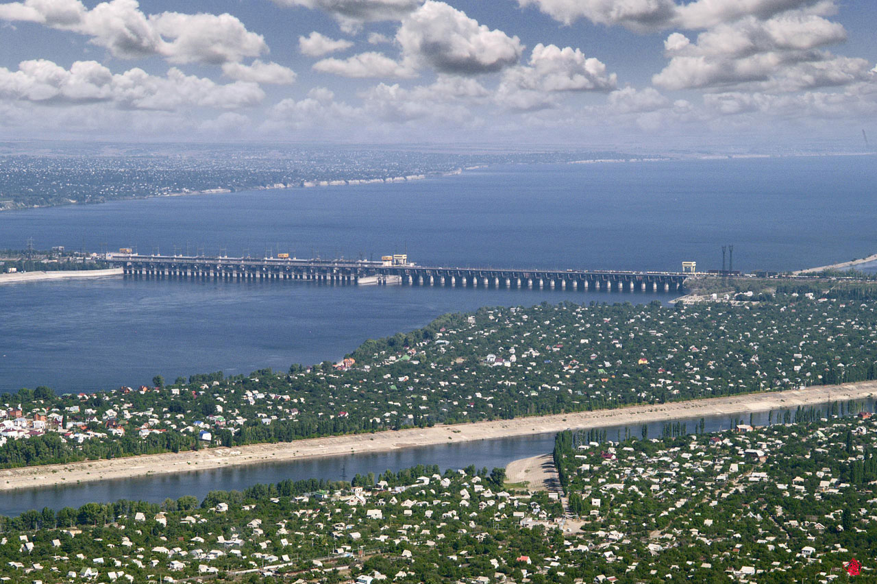 Volga_Hydroelectric_Station_002_(cropped).JPG